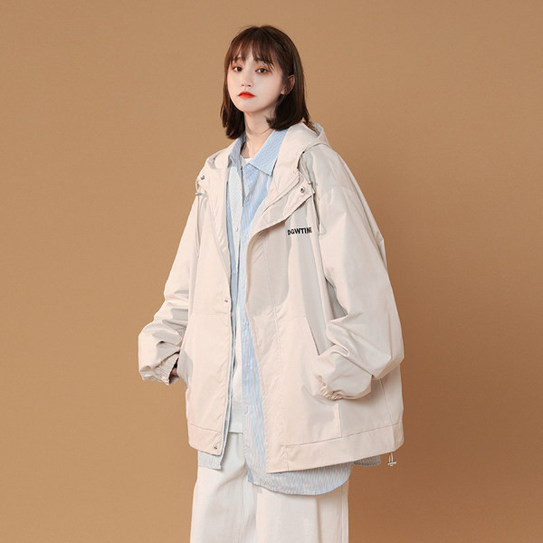 Sportos őszi kabát kapucnival