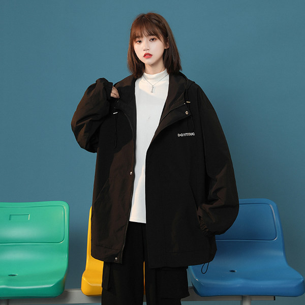 Sportos őszi kabát kapucnival