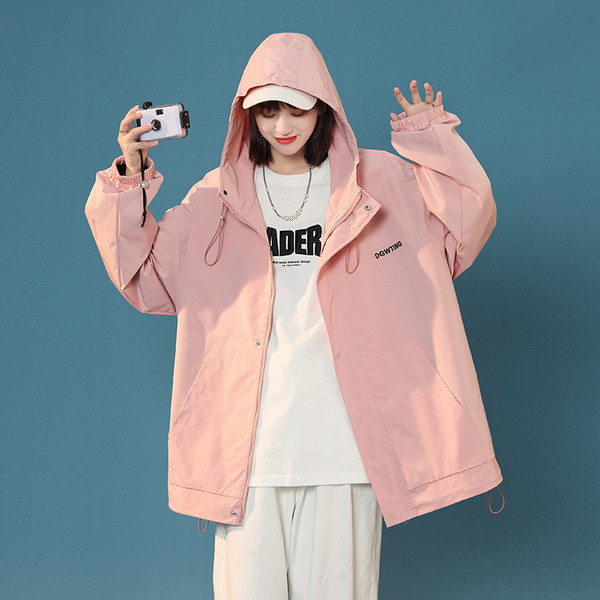 Sportos őszi kabát kapucnival