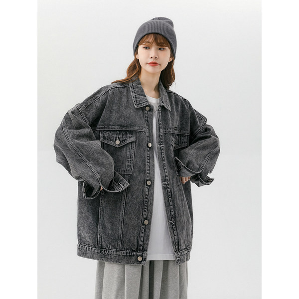 Ženska jesenja jakna sa širokim rukavima i gumbima