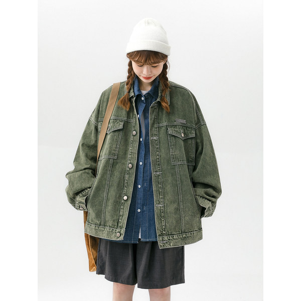 Ženska jesenja jakna sa širokim rukavima i gumbima