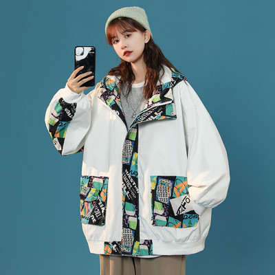 Дамско яке с декоративна разцветка с качулка и копчета 