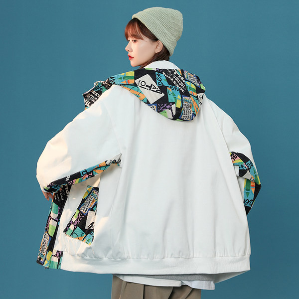 Дамско яке с декоративна разцветка с качулка и копчета 