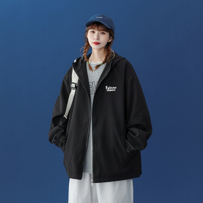 Ležerna sportska jakna u različitim bojama s kapuljačom i džepom