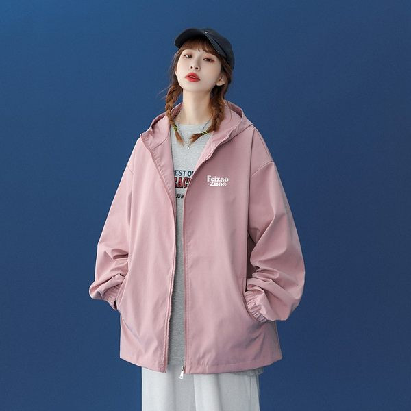 Ležerna sportska jakna u različitim bojama s kapuljačom i džepom