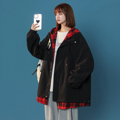 Γυναικείο  μπουφάν σε διάφορα χρώματα με μεγάλη καρό κουκούλα και τσέπη