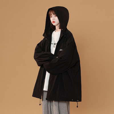 Alkalmi női kabát nagy gallérral és kapucnival