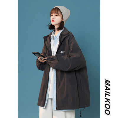 Alkalmi női kabát nagy gallérral és kapucnival