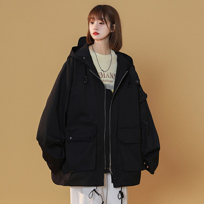 Női alkalmi kabát kapucnival és nagy zsebbel