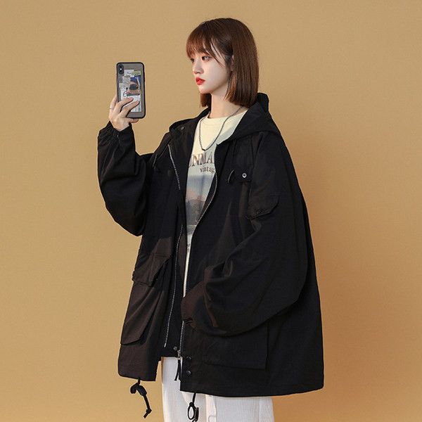 Női alkalmi kabát kapucnival és nagy zsebbel