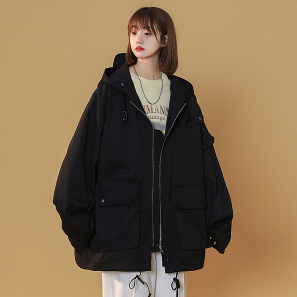 Női alkalmi kabát kapucnival és nagy zsebbel