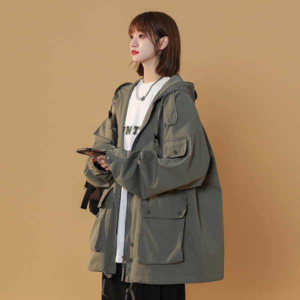 Női alkalmi kabát kapucnival és nagy zsebbel