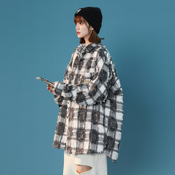 Női széles modell kabát gombokkal