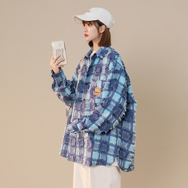 Női széles modell kabát gombokkal