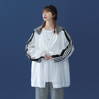 Bő, kapucnis női kabát többféle színben