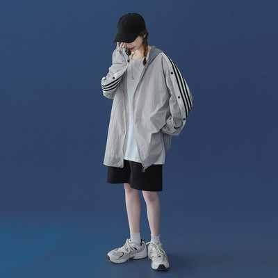 Bő, kapucnis női kabát többféle színben