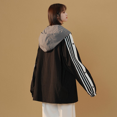 Bő, kapucnis női kabát többféle színben