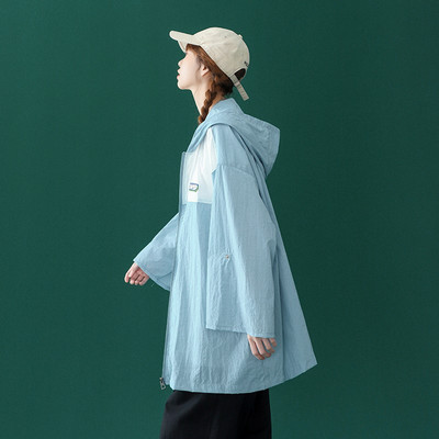 Bő, kapucnis női kabát többféle színben