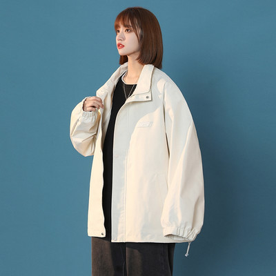 Női kabát különböző színekben, zsebbel