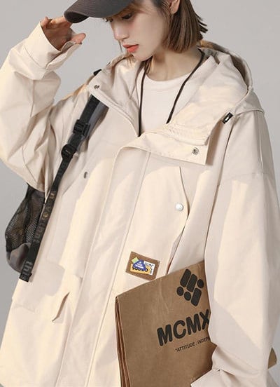 Női széles kabát cipzárral és zsebbel