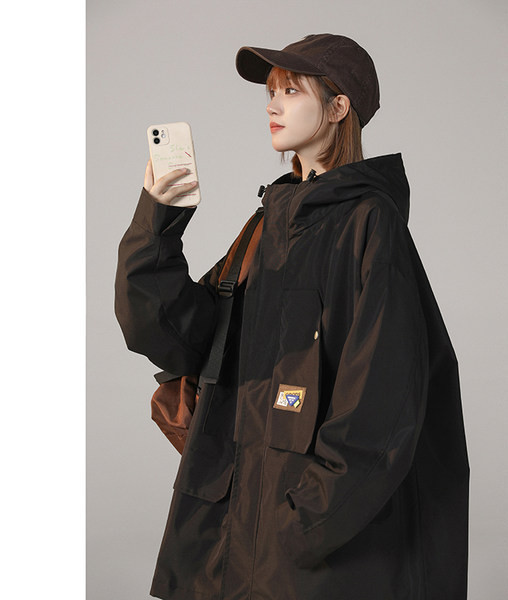 Női széles kabát cipzárral és zsebbel