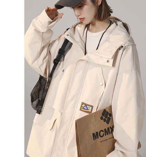 Női széles kabát cipzárral és zsebbel