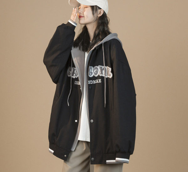 Női széles modellkabát cipzárral és zsebbel