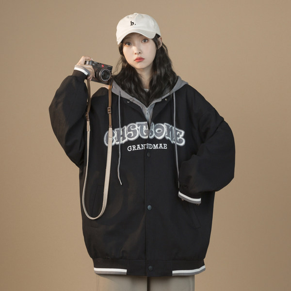 Női széles modellkabát cipzárral és zsebbel