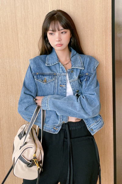 Γυναικείο κοντό τζιν μπουφάν