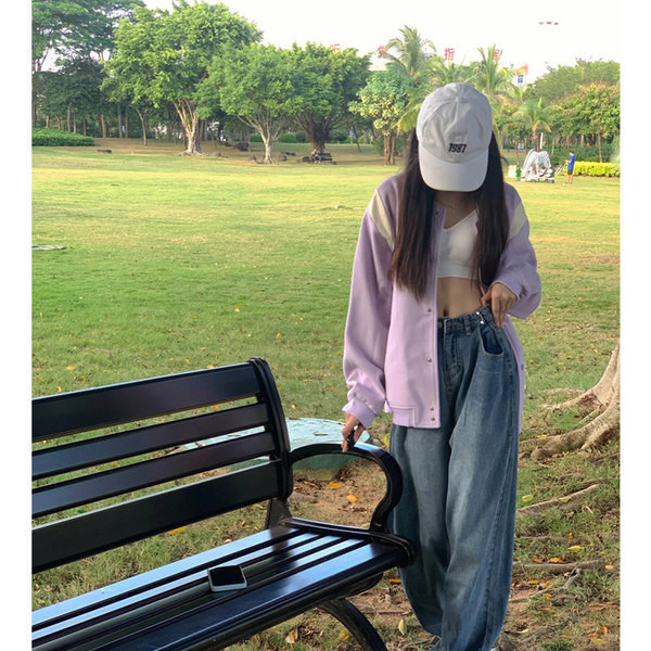 Alkalmi női kabát zsebbel és gombokkal