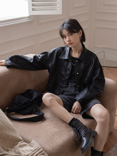 Дамско есенно яке - черно кожено 