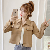 Női őszi kabát - rövid, gombos modell