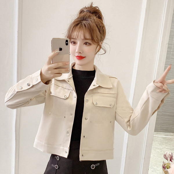 Női őszi kabát - rövid, gombos modell