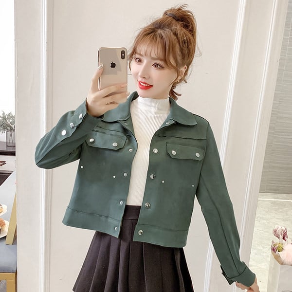 Női őszi kabát - rövid, gombos modell