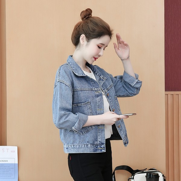 Ženska kratka traper jakna na gumbe