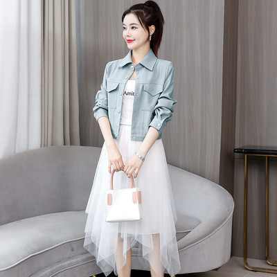 Elegáns rövid farmer női kabát díszkövekkel