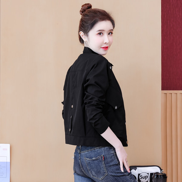 Női farmerdzseki dekoratív gombokkal, különböző színekben