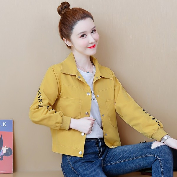 Női rövid őszi kabát felirattal