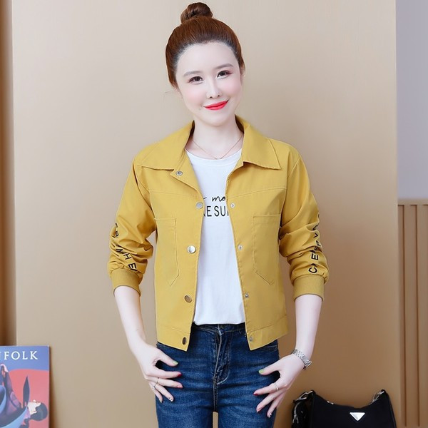 Női rövid őszi kabát felirattal