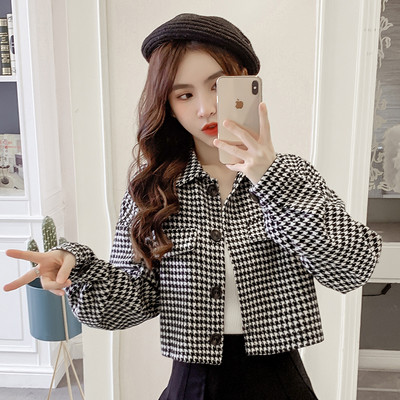 Alkalmi női rövid, gombos kabát