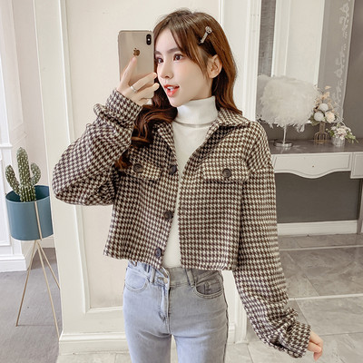 Alkalmi női rövid, gombos kabát