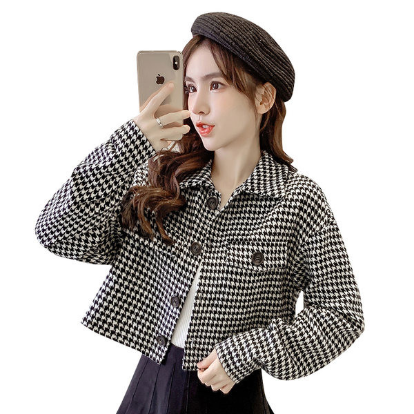 Alkalmi női rövid, gombos kabát