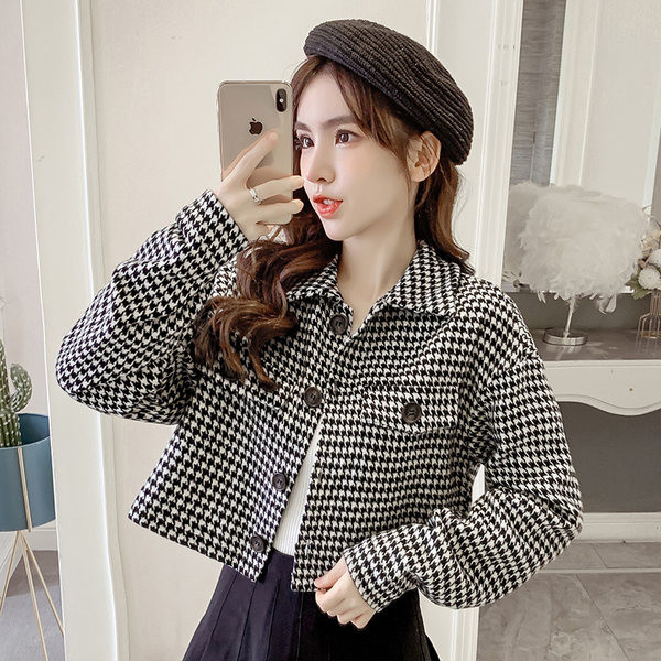 Alkalmi női rövid, gombos kabát