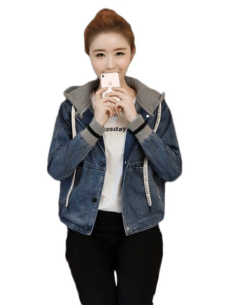 Női farmerdzseki kapucnival és nyakkendővel