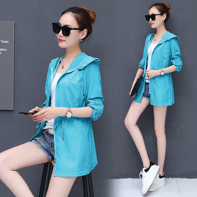 Női napvédő kabát magas kabáttal és nyitott kapucnival