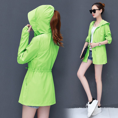 Női napvédő kabát magas kabáttal és nyitott kapucnival