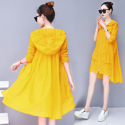 Női napvédő kabát magas kabáttal és nyitott kapucnival