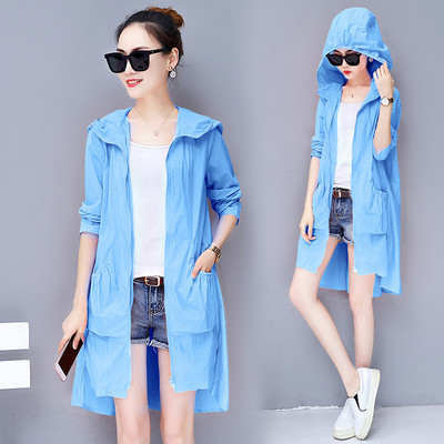 Női napvédő kabát magas kabáttal és nyitott kapucnival