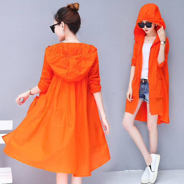 Női napvédő kabát magas kabáttal és nyitott kapucnival