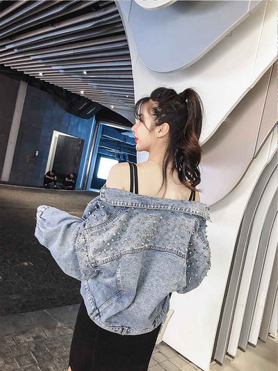 Naiste sügisjope tikandite ja pärlitega